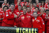 Ferrari veut reprendre le contrôle de la Formule 1 avec l'aide d'une équipe de rêve, l'éminence grise de Red Bull révèle les détails - 1 - Brawn Schumacher Todt Ferrari F1 Official 01