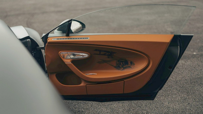 Novodobý Horst Fuchs dělá shyby na otevřených dveřích nejdražších aut, ukazuje tím jejich kvalitu