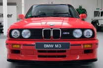 Une BMW M3 E30 presque neuve est encore disponible aujourd'hui dans une version rare. Pour une voiture de la machine à remonter le temps, 10 millions, c'est un peu juste - 1 - BMW M3 E30 Sport Evolution 1991 presque neuve 2024 vente 01