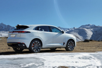 Les Chinois ont commencé à vendre un SUV de luxe en Europe qui veut concurrencer Lexus, mais coûte un million de moins - 5 - Changan UNI-K 2024 vente Europe 05