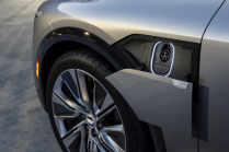 Un test montre qu'il suffit de rouler à 16 km/h plus vite avec une voiture électrique pour réduire son autonomie d'un incroyable 137 km - 5 - Cadillac Lyriq 2023 production 05