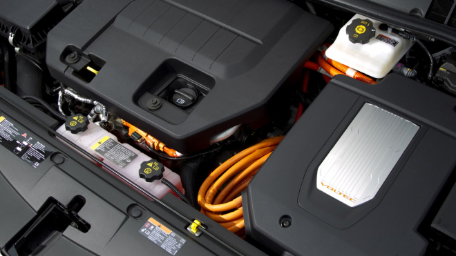Majitel hybridu dojel na životnost baterek, oprava 10 let starého auta stála víc než celý nový vůz
