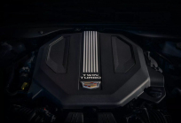 Cadillac voulait rapidement se débarrasser des modèles à combustion interne, mais après leur succès, elle a préféré les améliorer et continuer à les vendre - 2 - Cadillac CT5-V et CT5-V Blackwing 2024 première photo 02
