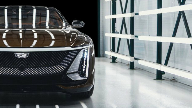 Američané s dvouletým zpožděním dodali prvnímu zákazníkovi svůj vlastní Rolls-Royce, jeho barva mluví za vše
