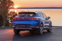 Le chef de GM admet que l'entreprise fait des centaines de milliers sur chaque voiture électrique abordable, rien ne changera avant 10 ans - 2 - Chevrolet Equinox 2023 official 02