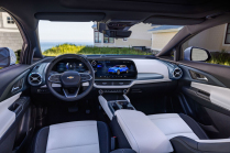 GM interrompt le lancement prévu de la production de plusieurs voitures électriques, l'explication du patron est orwellienne - 3 - Chevrolet Equinox EV 2023 première photo 03