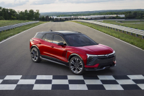 Un autre constructeur automobile fait l'expérience d'un rêve électrique décevant, sa nouvelle voiture coûte 200k avant le début des ventes - 1 - Chevrolet Blazer EV SS 2023 first kit 01