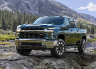 Un constructeur automobile qui aurait dû tout miser sur les voitures électriques a discrètement injecté 20 milliards dans la production d'un nouveau diesel - 1 - Chevrolet Silverado HD 2020 nove foto 01