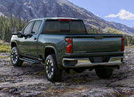 Un constructeur automobile qui aurait dû tout miser sur les voitures électriques a discrètement investi 20 milliards dans la production d'un nouveau diesel - 2 - Chevrolet Silverado HD 2020 nove foto 02