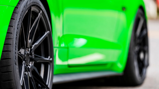 Expert srovnal nové špičkové pneu Continentalu s letitým lídrem od Michelinu, objasnil volbu BMW a spol.