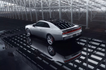 Le patron de Dodge admet qu'essayer de passer au tout électrique, c'est comme se heurter à un mur. Alors pourquoi essayer ? - 2 - Dodge Charger 2024 first kit 11