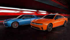 Dodge a dévoilé la première muscle car électrique de série. Elle est énorme et absurdement lourde, heureusement elle arrivera avec des moteurs 