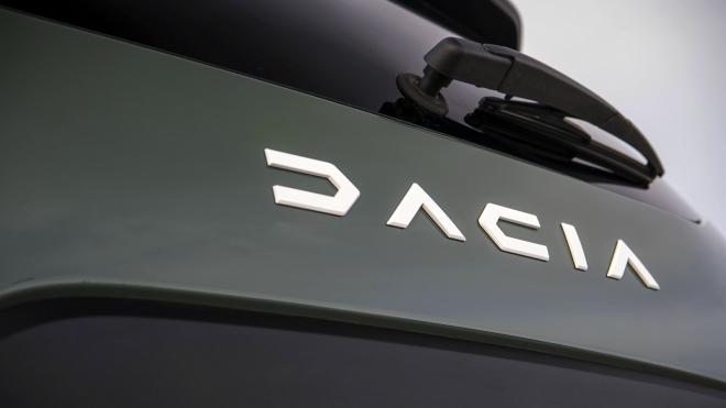 Nouvelle Dacia Duster complètement révélée par une fuite, finalement une nouvelle voiture peut facilement se diriger dans la mauvaise direction.