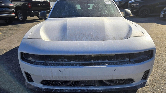 Nový Dodge Charger stíhá takový nezájem, že na něj dealeři hned dávají půlmilionové slevy, ač původně čekali žně