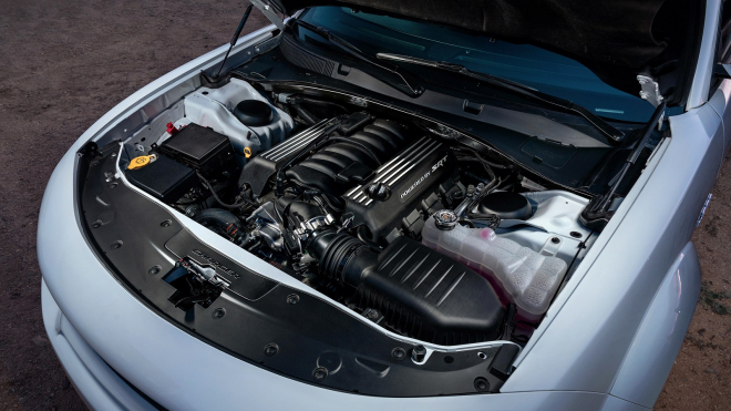 Nová, zatím jen elektrická generace legendárního auta se letos prodává hůř než jeho 15 měsíců nevyráběný spalovací předchůdce