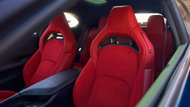Stellantis ukázal nové auto pro čtyři s výkonem 679 koní. A není to SUV, to je v dnešní době třeba pochválit