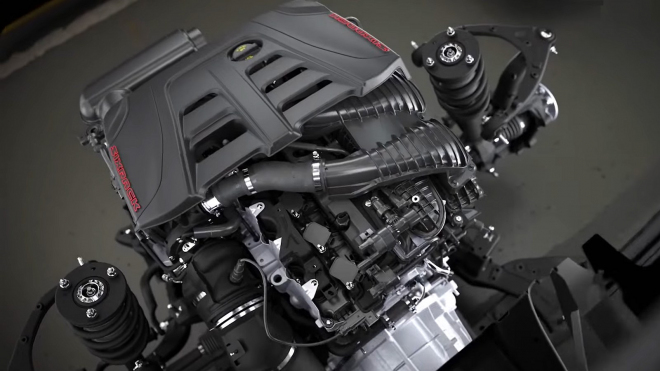 Dodge urychlil výrobu spalovací verze původně jen elektrického auta, to už po pár měsících nechce skoro nikdo