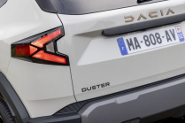 Le nouveau Dacia Duster utilise une solution de conception vieille de 15 ans, peut-être que les Roumains ont fait des économies - 5 - Dacia Duster Extreme 2023 first set 25