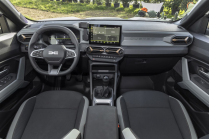 Le nouveau Dacia Duster utilise une solution de conception vieille de 15 ans, peut-être que les Roumains ont économisé sur ce point après tout - 6 - Dacia Duster Extreme 2023 first set 28