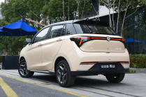 Les Chinois ont commencé à vendre une voiture électrique avec une autonomie allant jusqu'à 402 km et un prix à partir de 192 mille, qui ressemble un peu à une McLaren - 3 - EV House Yue 01 2024 prvni 03