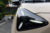 Les Chinois ont commencé à vendre une voiture électrique avec une autonomie allant jusqu'à 402 km et un prix à partir de 192 mille, qui ressemble un peu à une McLaren - 5 - EV House Yue 01 2024 prvni 05
