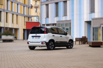 La Fiat Panda bon marché n'est pas prête de s'arrêter. Le constructeur la maintiendra en vente des années après l'arrivée de la prochaine génération, seulement elle changera de nom - 4 - Fiat Pandina 2024 first set 04