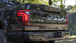 Inégalé depuis des décennies, le roi des ventes aux États-Unis se présente sous un nouveau visage et veut impressionner avec un hayon astucieux - 8 - Ford F-150 2023 facelift 08