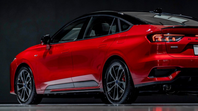 Nový Ford Focus ve stylu Mustangu by prodejně jistě fungoval, musel by ale dostat normální techniku