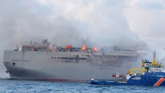 L'incendie d'un navire avec des centaines de voitures électriques à bord va changer le monde, c'est un autre problème pour la 