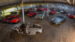 La plus belle collection de Ferrari trouvée dans une grange mise aux enchères, des milliards de bijoux accidentellement découverts par un ouragan - 1 - Ferrari Lost and Found Collection 2023 first set 01