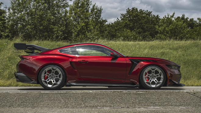 Nejbrutálnější tovární Mustang to rozbalil na Ringu. Létá i zní jako stíhačka, má být rychlejší než Ferrari 296 GTB