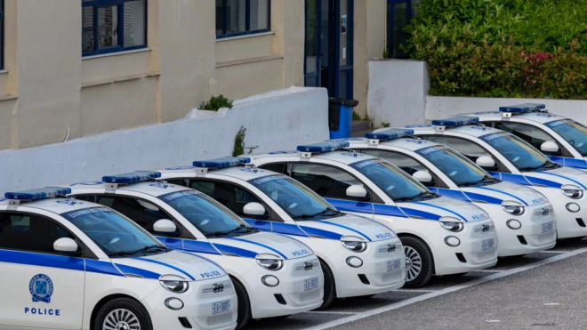 Tahle flotila nových policejních aut zločincům strach asi nenažene, v místě svého působení ale dává jistý smysl