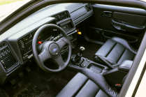 Une concession Ford abandonnée en Allemagne abrite encore des icônes des années 80, rappelant une machine à remonter le temps - 3 - Ford concession abandonnée Sierra Escort Fiesta 80s ilu 03