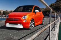 On peut acheter des voitures électriques modernes d'occasion à partir de 130 000 euros, mais les batteries de remplacement sont si chères que les constructeurs automobiles refusent d'en parler - 4 - Fiat 500E 2013 Los Angeles 06
