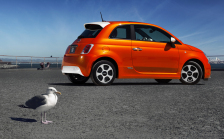 Il est possible d'acheter des voitures électriques modernes d'occasion à partir de 130 000 euros, mais les batteries de remplacement sont si chères que les constructeurs automobiles refusent d'en parler - 5 - Fiat 500E 2013 Los Angeles 10