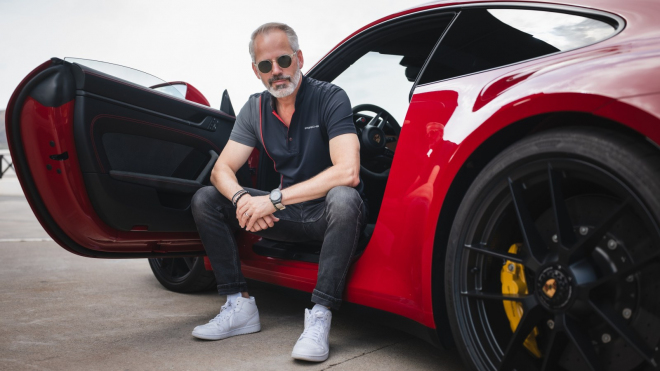 „Správné rozhodnutí a bomba auta, věřte mi.” Porsche ani teď necouvne s elektrifikací sporťáků, manažer hájí neobhajitelné
