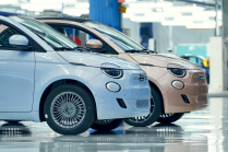 Une autre usine de voitures électriques est suspendue en raison de la faiblesse de la demande. Et ce ne sera pas la dernière fois, elle ne devrait pas redémarrer avant novembre - 4 - Fiat Maserati Stellantis Mirafiori plant tovarna zastaveni vyroby 2023 04
