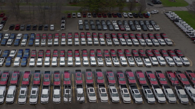 Ford se marně pokouší rozprodat nechtěné skladové elektromobily, zlevnil je až o 346 tisíc Kč na kuse