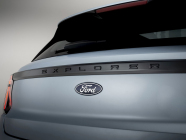 La nouvelle Ford électrique ne sera commercialisée qu'un an et quart après sa présentation. C'est à cause du risque d'incendie, mais l'entreprise reste discrète à ce sujet - 14 - Ford Explorer EV 2023 first kit 14