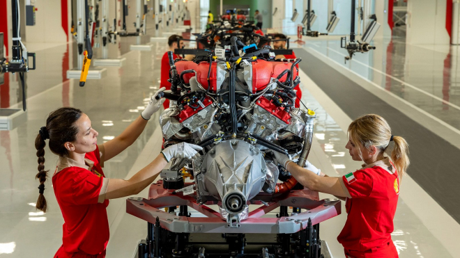 Ferrari popírá těžkosti automobilového průmyslu, zaměstnancům vyplatí výroční bonus přes 360 tisíc
