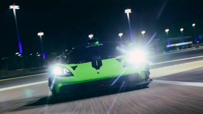 Nová specialita geniálního konstruktéra ef-jedniček je tak rychlá, ze na okruhu překonává o parník i závodní vozy