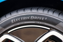 Les nouveaux pneus pour voitures électriques fabriqués à partir de soja et de cendres de riz font peur avant même d'être commercialisés - 3 - Goodyear ElectricDrive2 2024 première photo 03