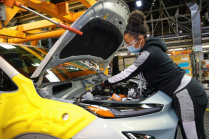 Le désintérêt pour les VE a contraint davantage de constructeurs automobiles à abandonner la production dans de nouvelles usines et à procéder à des licenciements - 5 - GM Orion Assembly oficialni 05