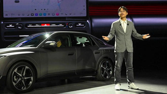 Hyundai odhalilo novou Elantru a sál ztichl. Je sotva rozpoznatelná jako Hyundai, uvnitř připomíná Škodu, na zádech si nese svůj kříž
