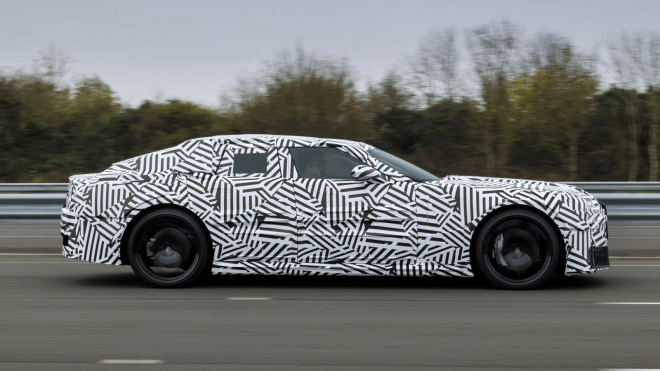 Chystaný přelomový Jaguar, který nahradí všechny dosavadní modely, natočili při testech. Marnost z něj čiší od pohledu