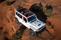 Jeep arrête de croire en ses projets électriques, remet en vente en République tchèque un autre moteur à combustion interne meilleur et moins cher - 7 - Jeep Wrangler 2023 facelift 07