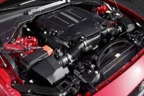 Un expert a démonté une Jaguar six cylindres dévastée et a montré ce qui arrive au moteur lorsqu'on y met trop d'huile - 3 - Jaguar XE S 2015 photo d'illustration 03