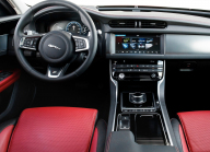 Vous achetez de grands domaines de luxe pour une fraction de leur prix d'origine après quelques années, ils allient performance et fiabilité à la praticité - 9 - Jaguar XF Sportbrake 2018 illustratni foto 03
