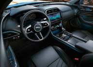 Vous pouvez acheter un détecteur de fuites Jaguar neuf pour le prix d'une Skoda Octavia de base, sans vous soucier de la fiabilité - 3 - Jaguar XE 2020 illustratni foto 03