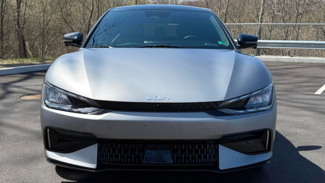 Výkonná elektrická Kia nepřestává ruinovat majitele, za roční auto se zanedbatelným nájezdem v aukci nikdo nedal ani polovinu původní ceny